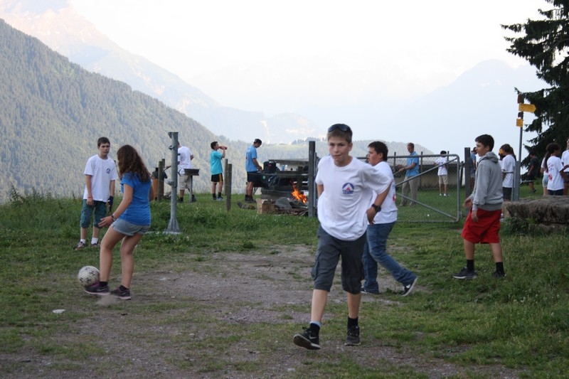 Village Camps International Summer Camp Leysin, Switzerland 2026-08-15 https://www.villagecamps.com/journals_admin/images/710-14-campfire (5).jpg